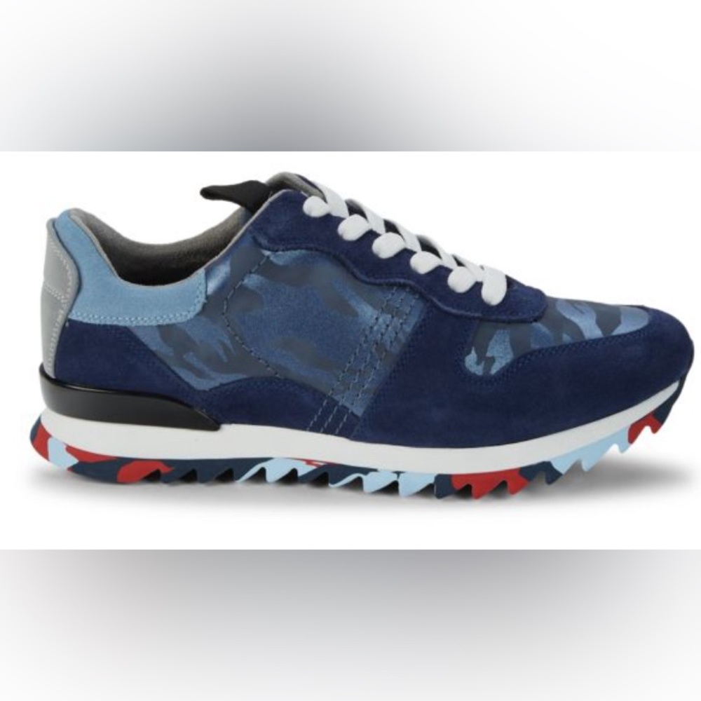 Very good condition used KARL LAGERFELD PARIS
Camo Mixed-Media Sneakers
